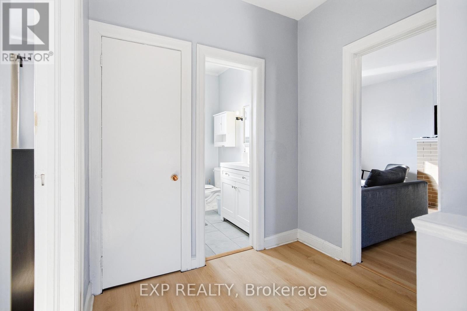 












1663 BANK STREET

,
Ottawa,




Ontario
K1V7Z2

