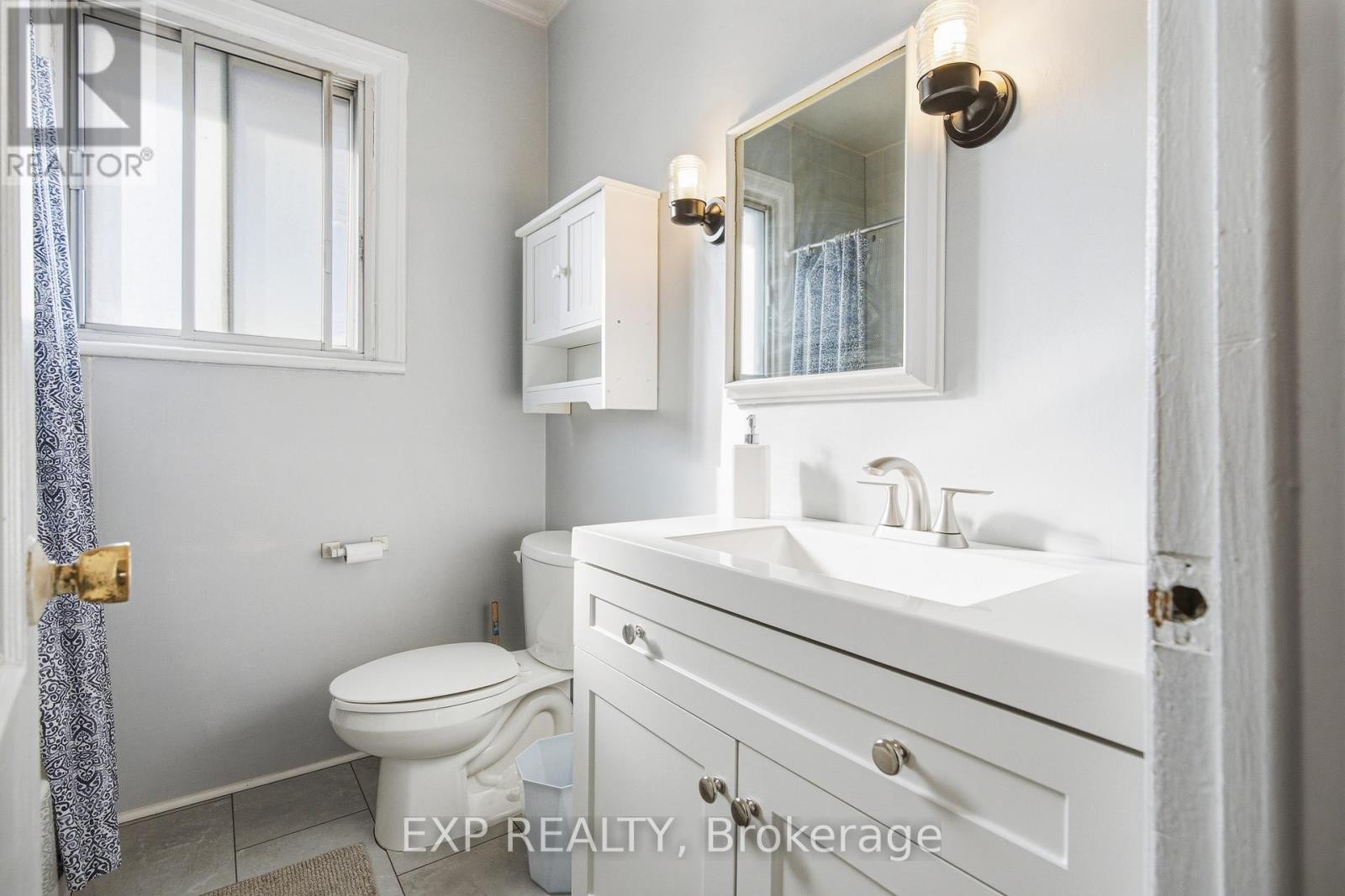 












1663 BANK STREET

,
Ottawa,




Ontario
K1V7Z2

