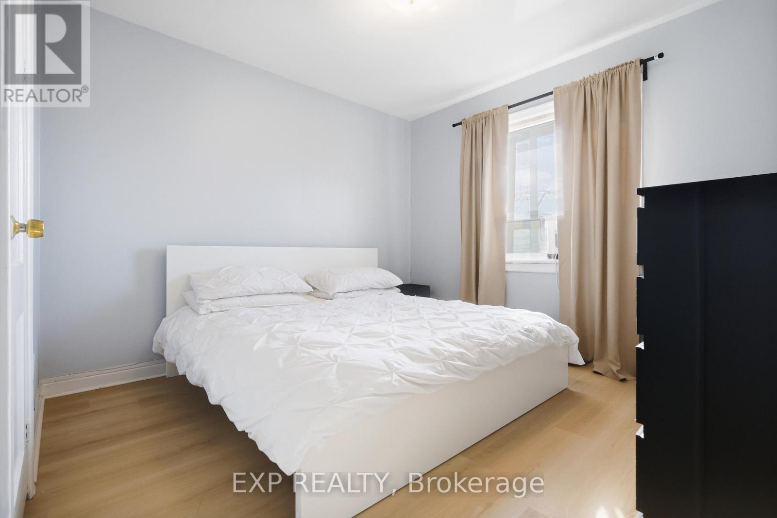 












1663 BANK STREET

,
Ottawa,




Ontario
K1V7Z2

