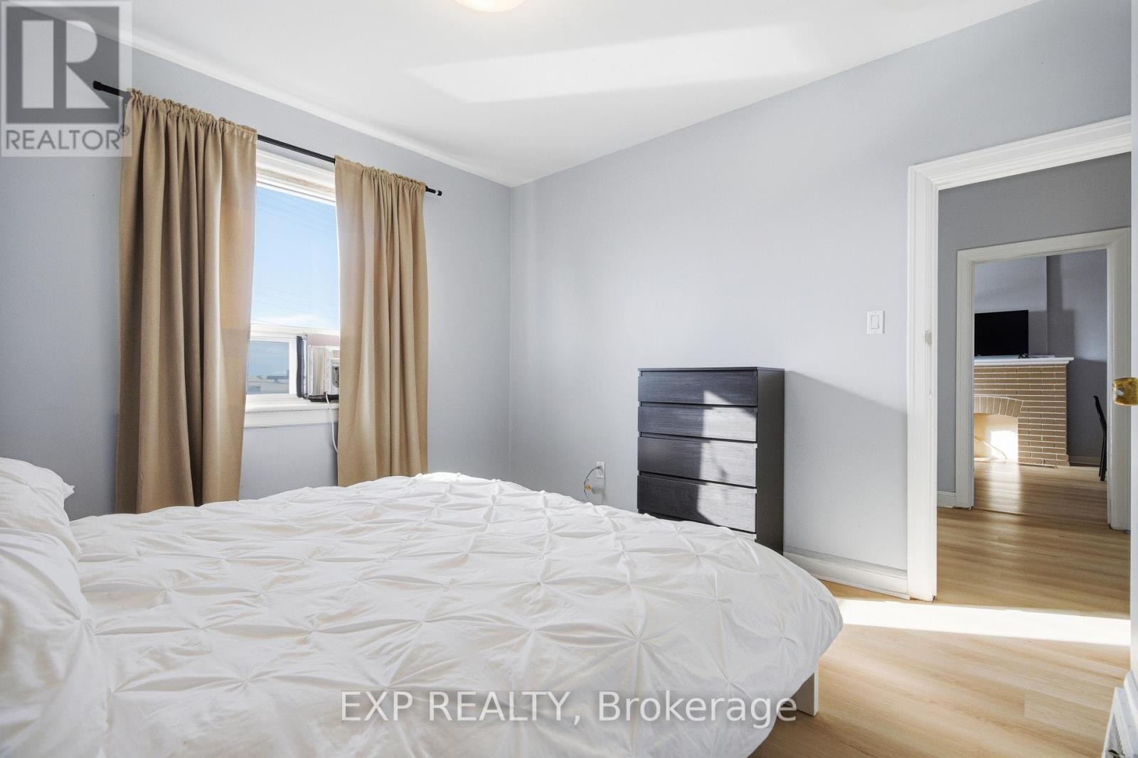 












1663 BANK STREET

,
Ottawa,




Ontario
K1V7Z2

