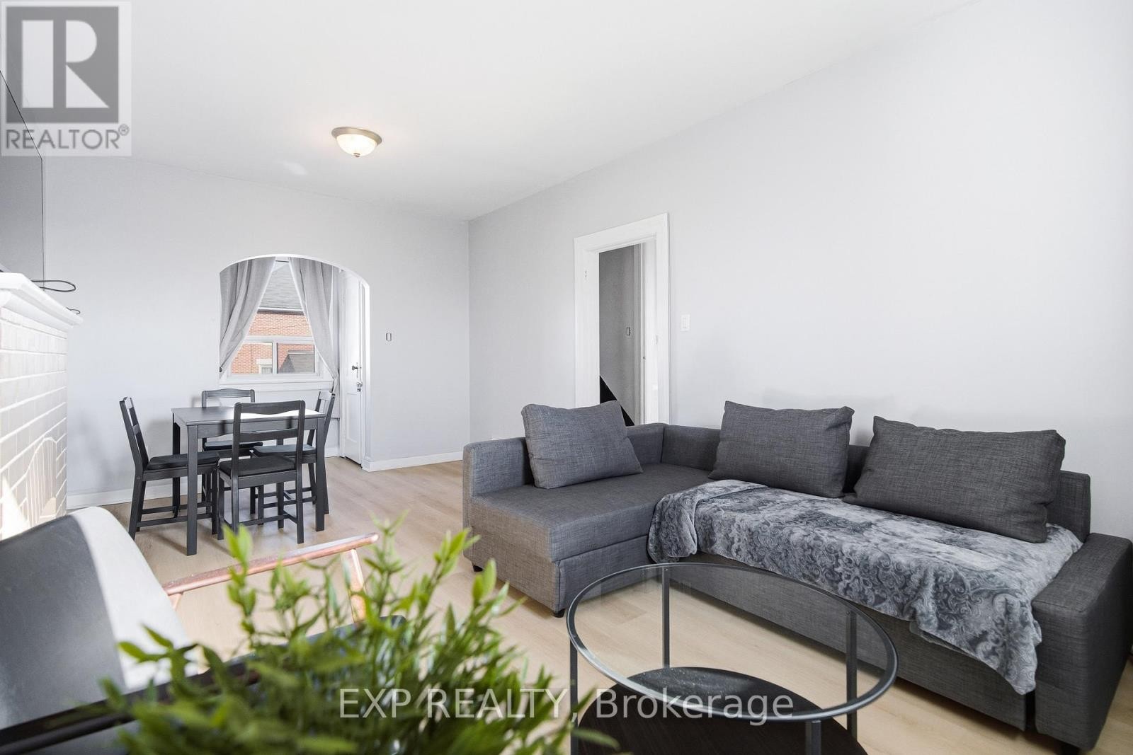 












1663 BANK STREET

,
Ottawa,




Ontario
K1V7Z2

