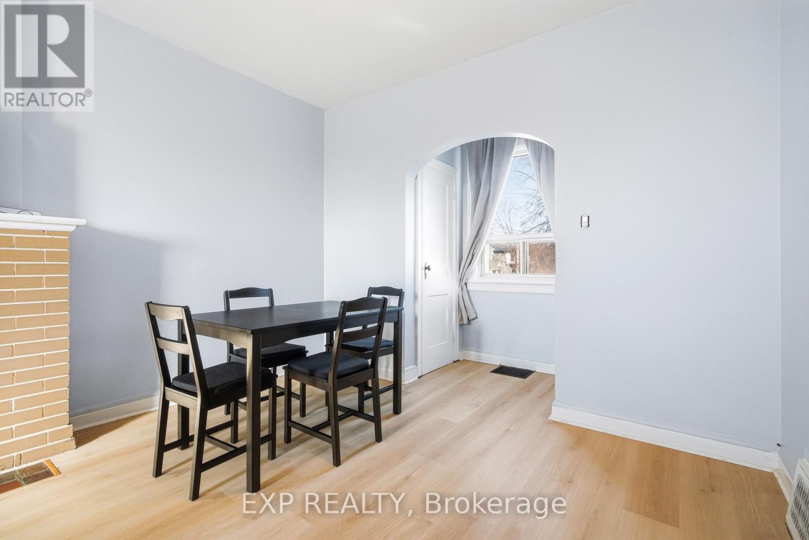 












1663 BANK STREET

,
Ottawa,




Ontario
K1V7Z2

