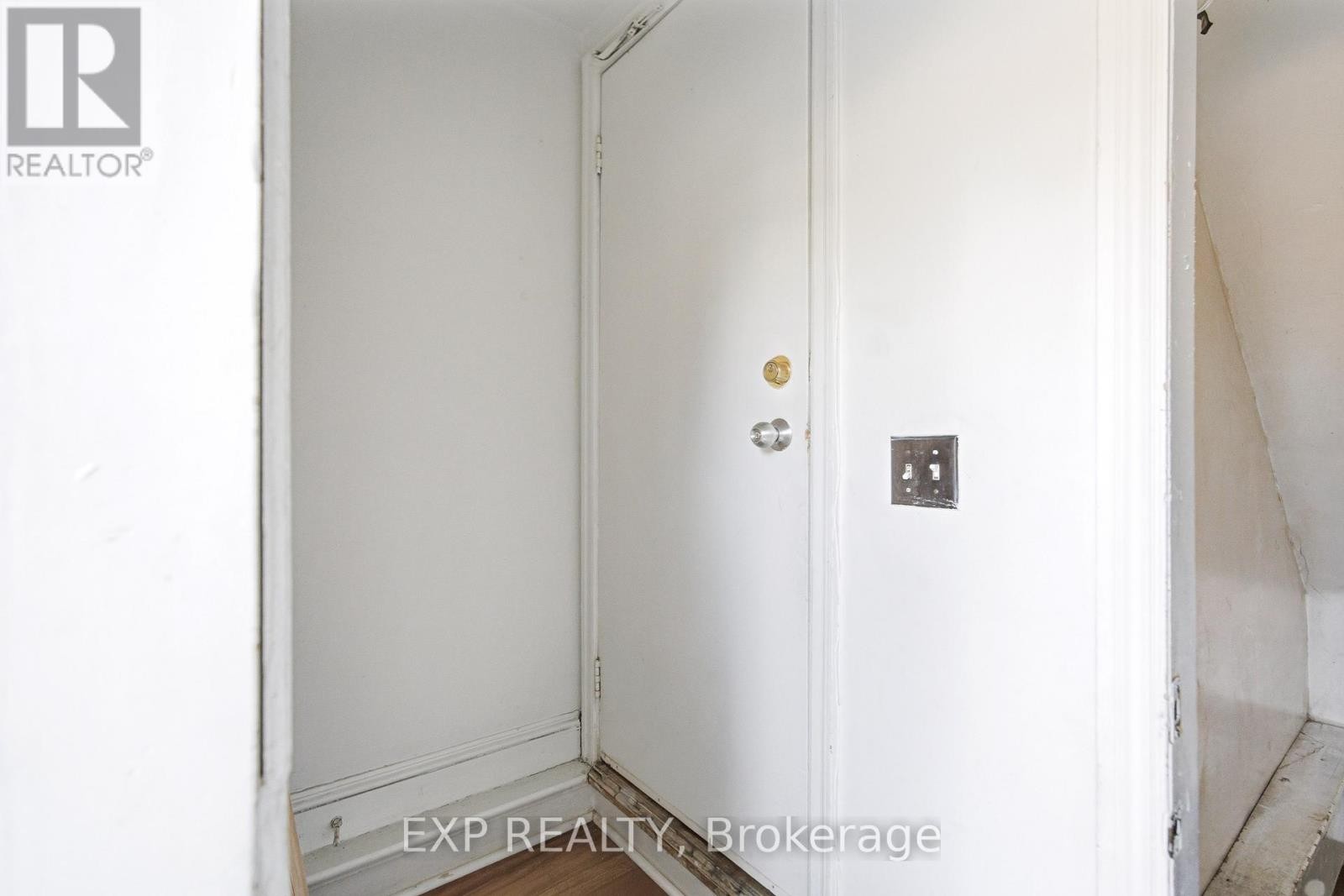 












1663 BANK STREET

,
Ottawa,




Ontario
K1V7Z2

