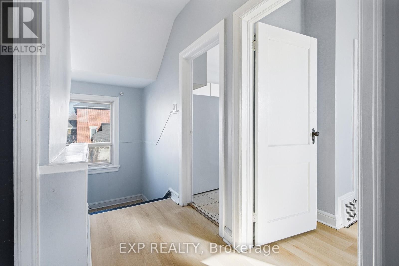 












1663 BANK STREET

,
Ottawa,




Ontario
K1V7Z2

