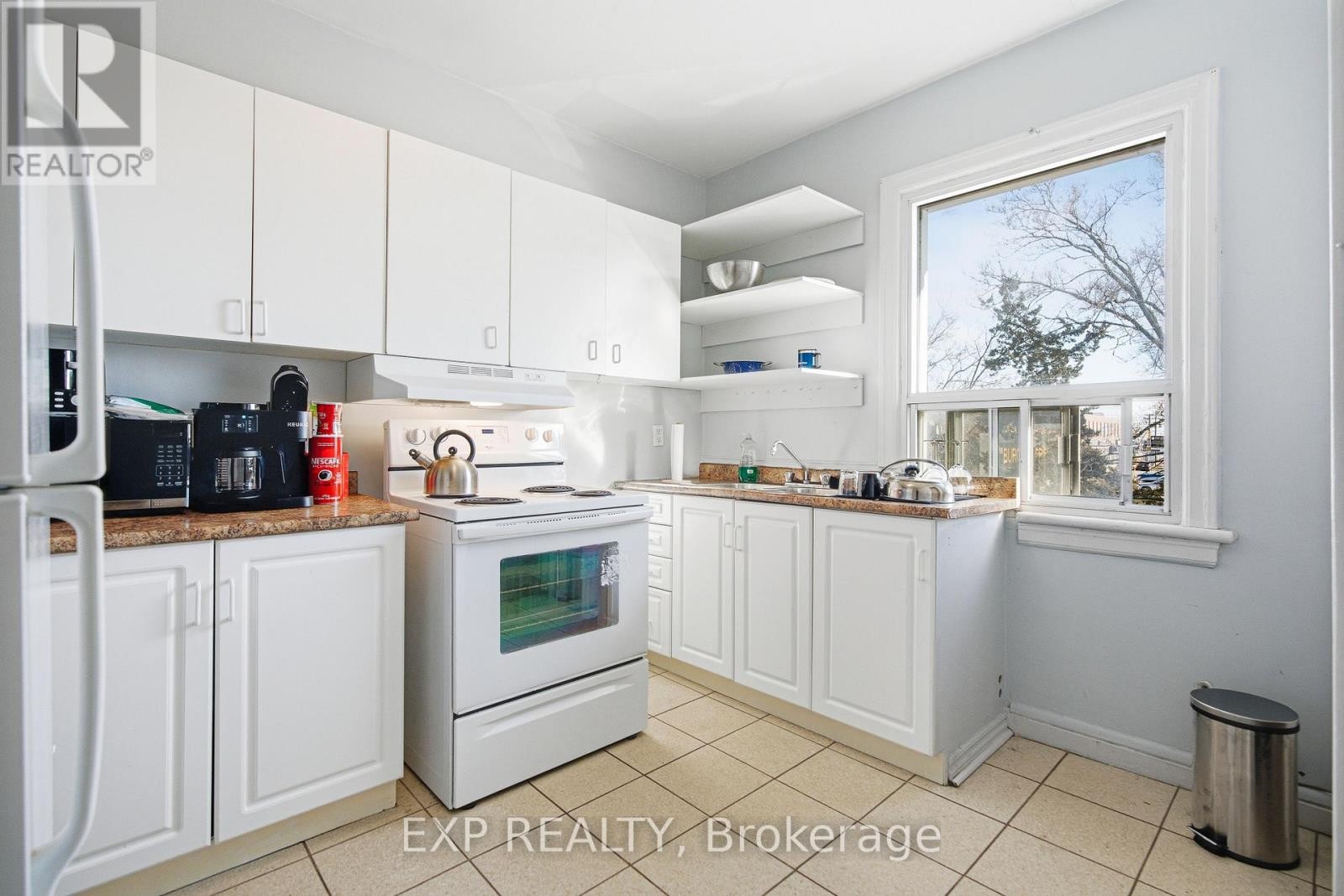 












1663 BANK STREET

,
Ottawa,




Ontario
K1V7Z2

