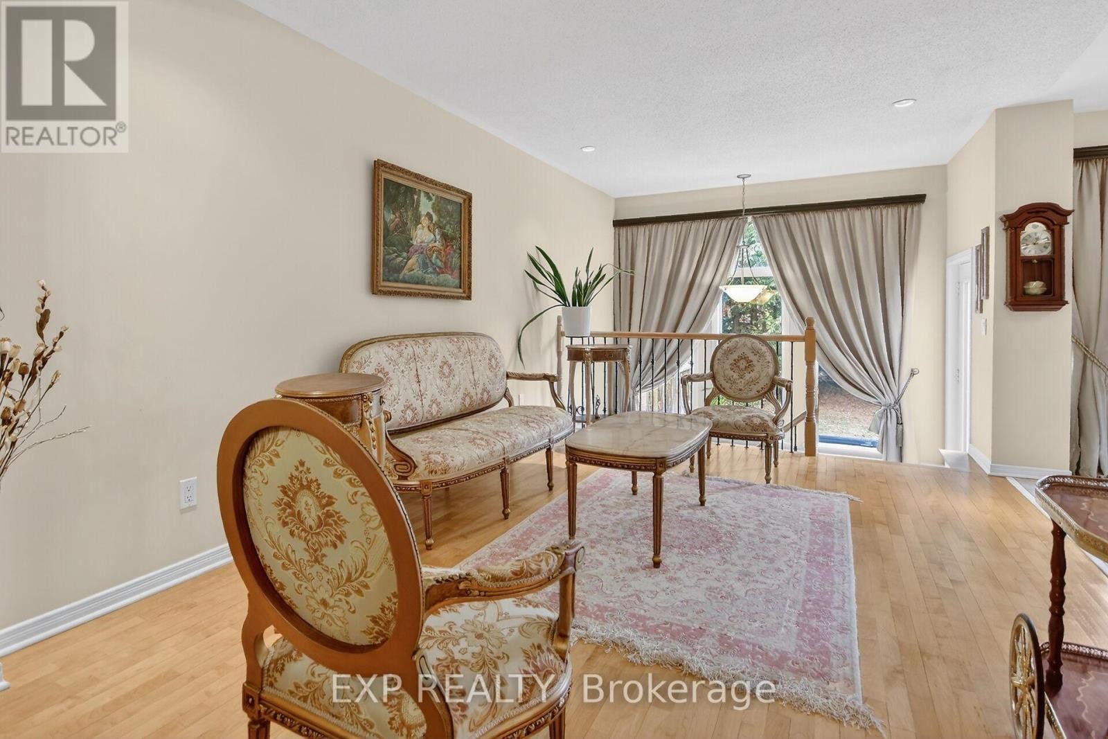 












304 GOLDRIDGE DRIVE

,
Ottawa,




Ontario
K2T1L1

