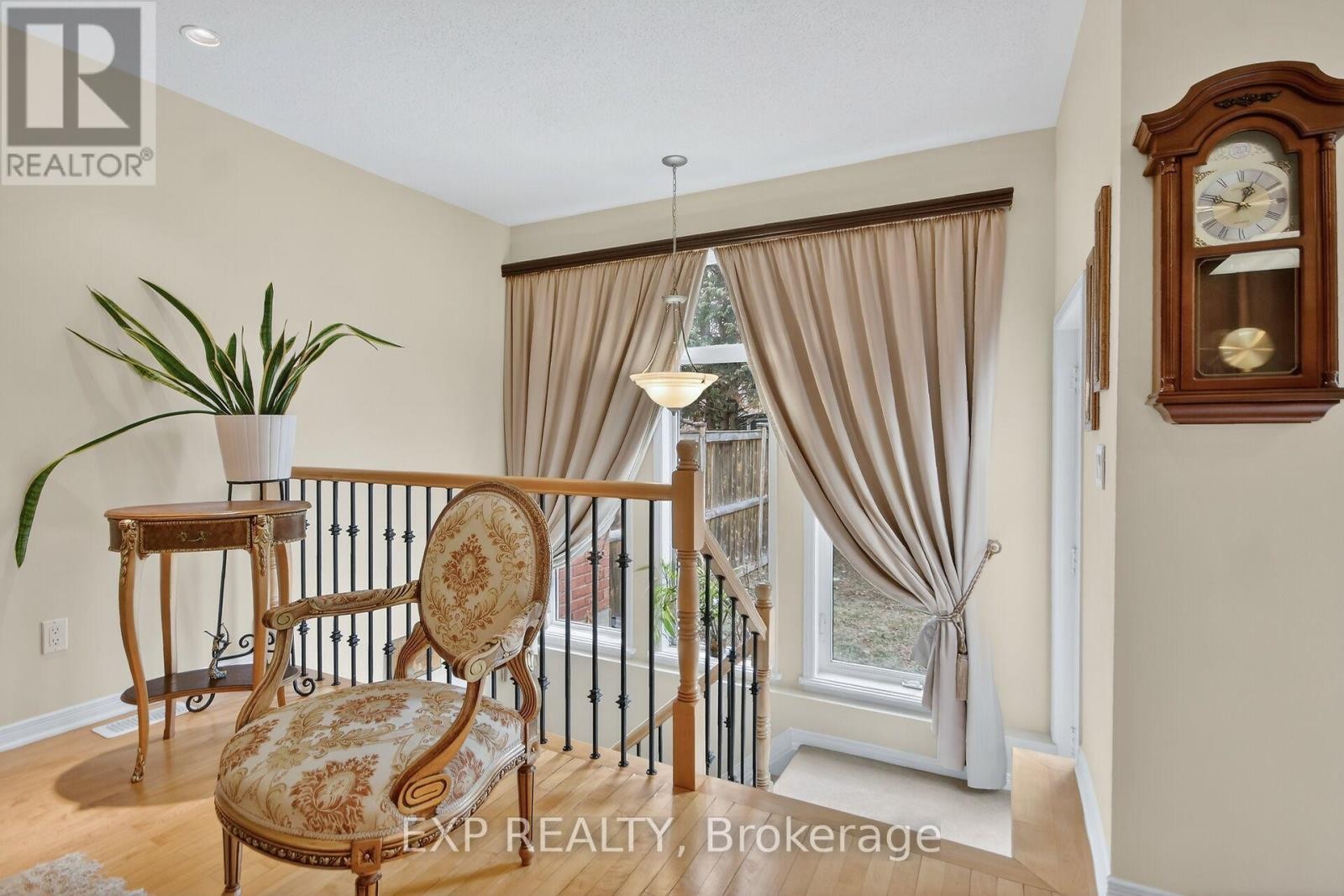 












304 GOLDRIDGE DRIVE

,
Ottawa,




Ontario
K2T1L1

