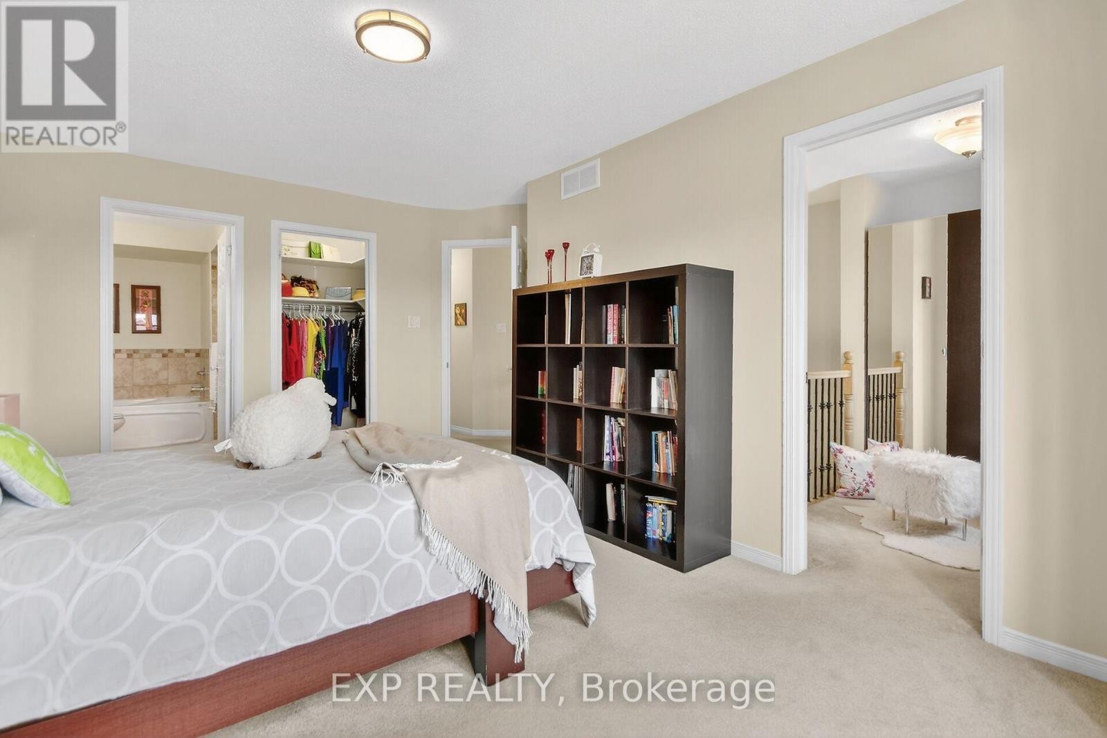 












304 GOLDRIDGE DRIVE

,
Ottawa,




Ontario
K2T1L1

