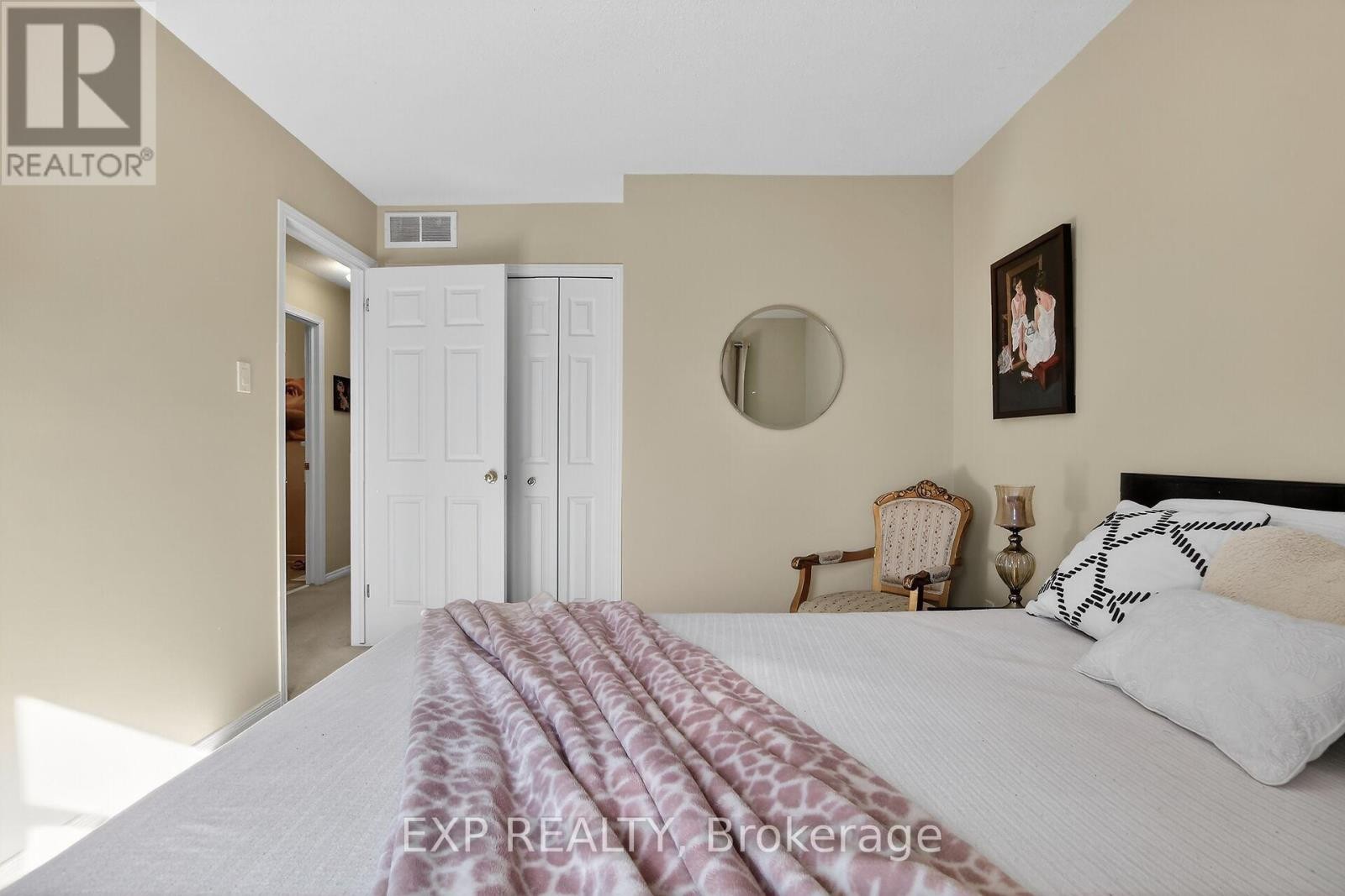 












304 GOLDRIDGE DRIVE

,
Ottawa,




Ontario
K2T1L1

