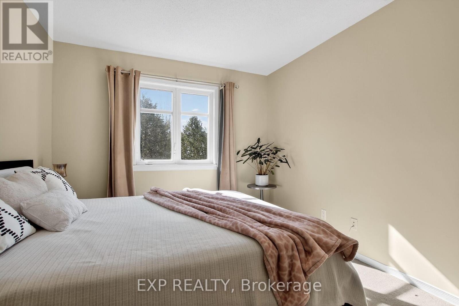 












304 GOLDRIDGE DRIVE

,
Ottawa,




Ontario
K2T1L1

