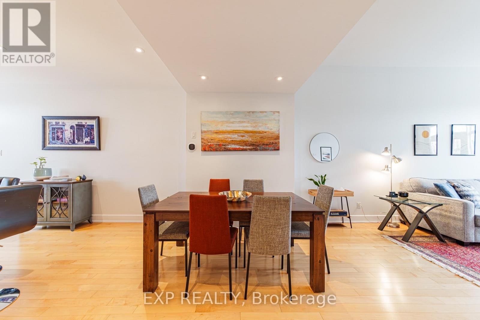 












D - 63 YOUNG STREET

,
Ottawa,




Ontario
K1S5T5

