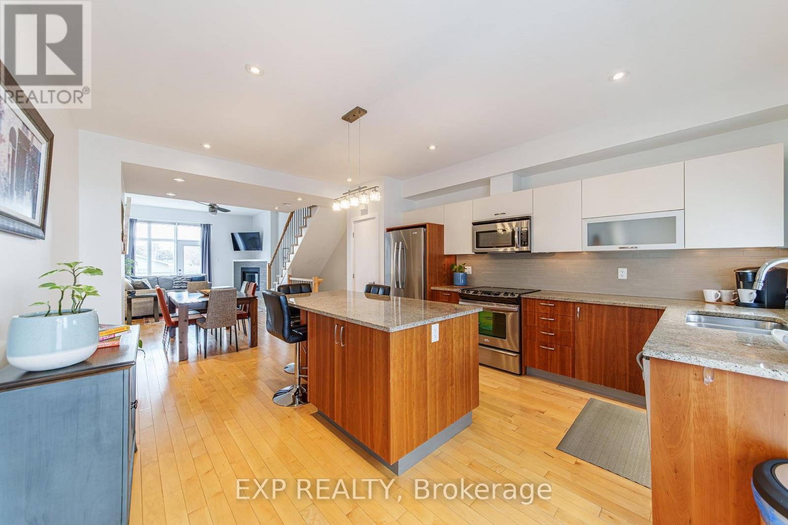 












D - 63 YOUNG STREET

,
Ottawa,




Ontario
K1S5T5

