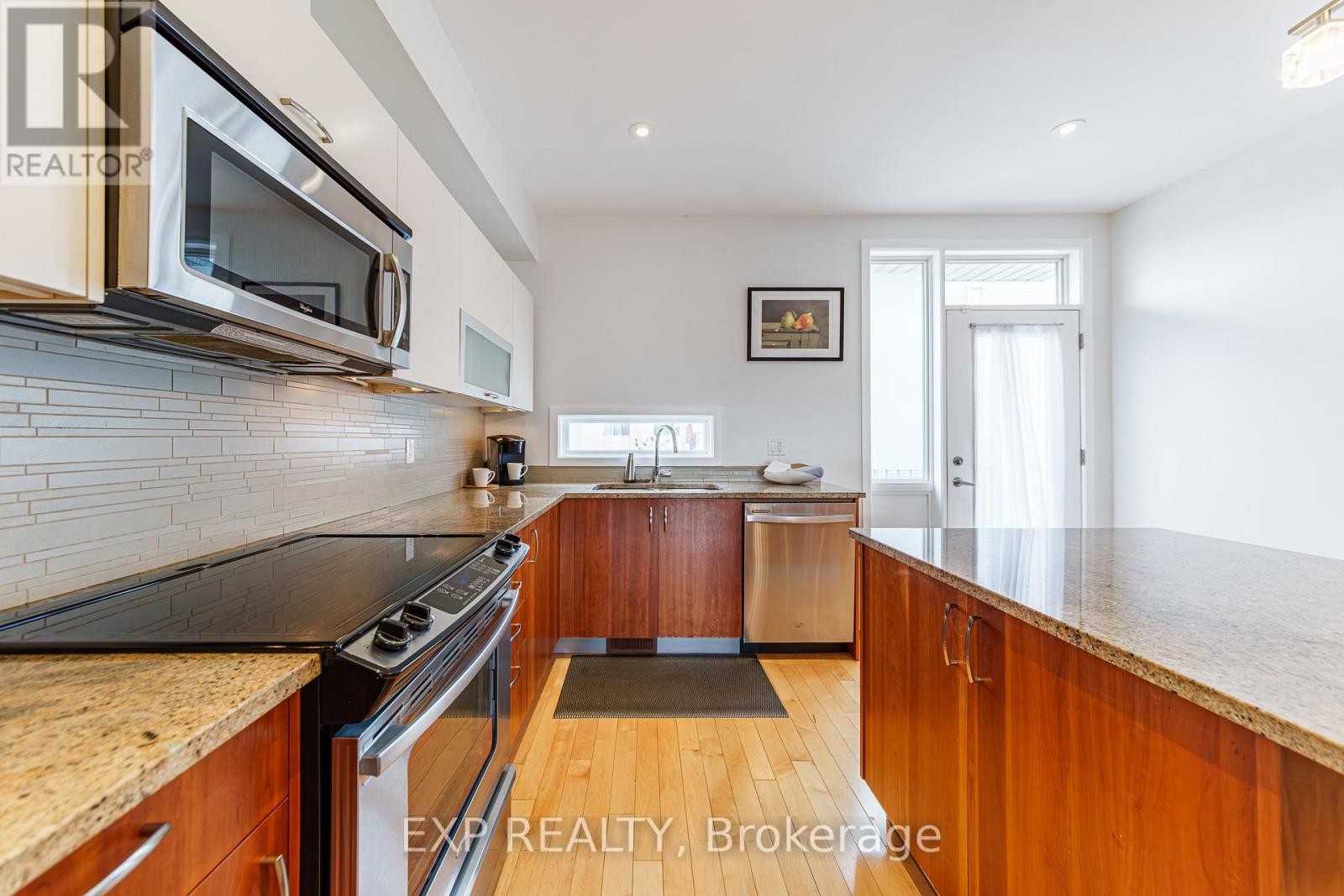 












D - 63 YOUNG STREET

,
Ottawa,




Ontario
K1S5T5

