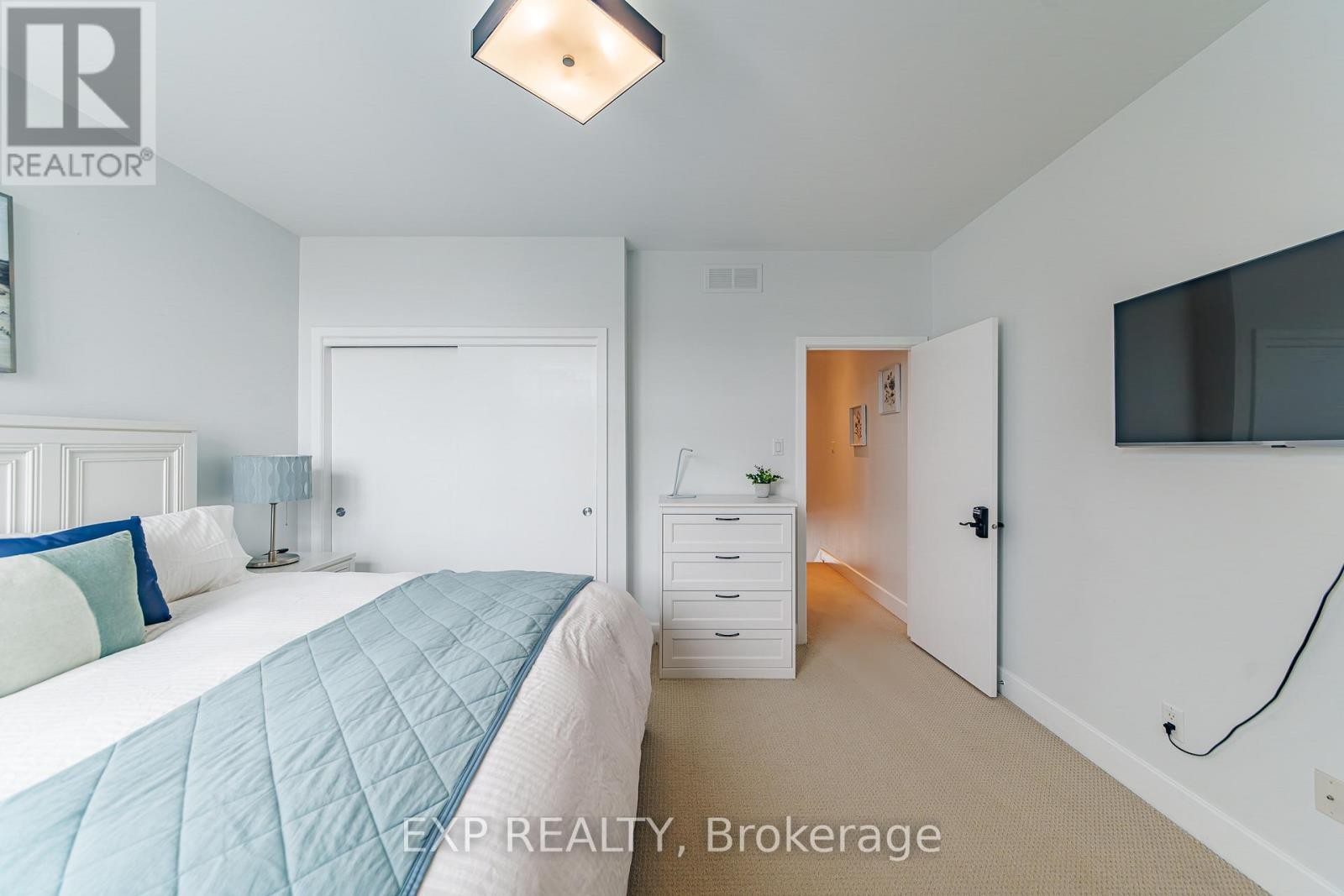 












D - 63 YOUNG STREET

,
Ottawa,




Ontario
K1S5T5

