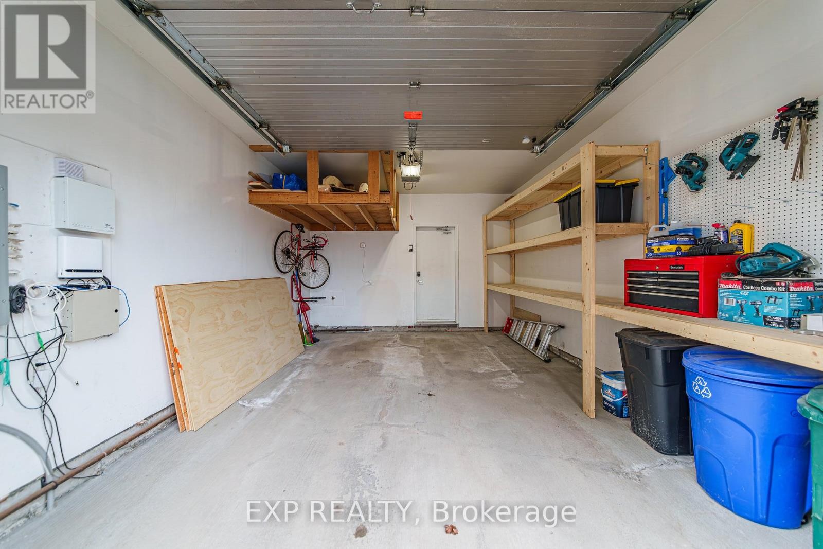 












D - 63 YOUNG STREET

,
Ottawa,




Ontario
K1S5T5

