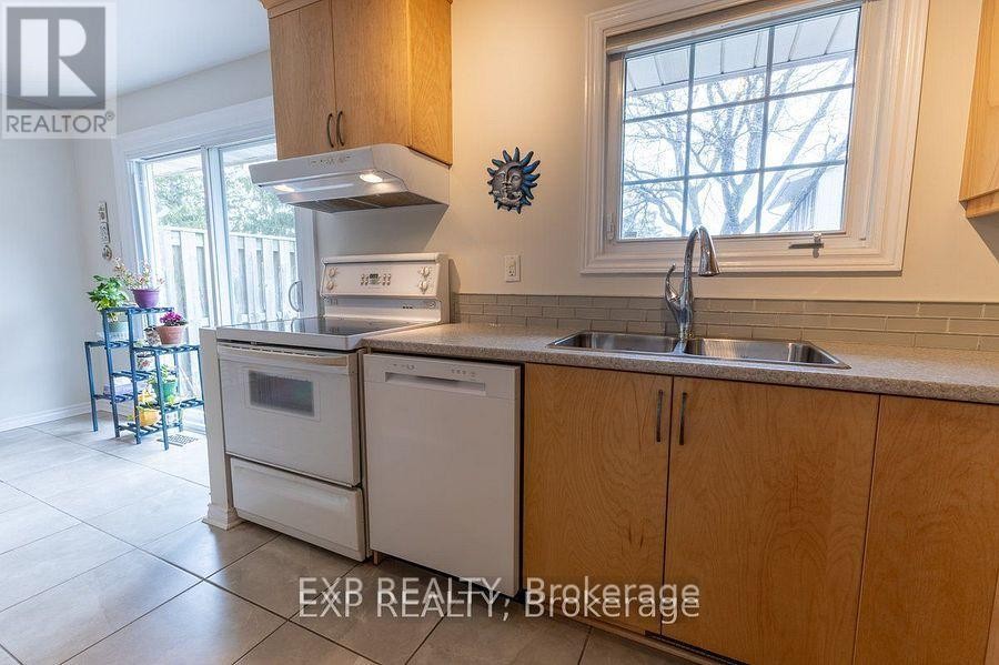 












422 KINTYRE PRIVATE

,
Ottawa,




Ontario
K2C3M7

