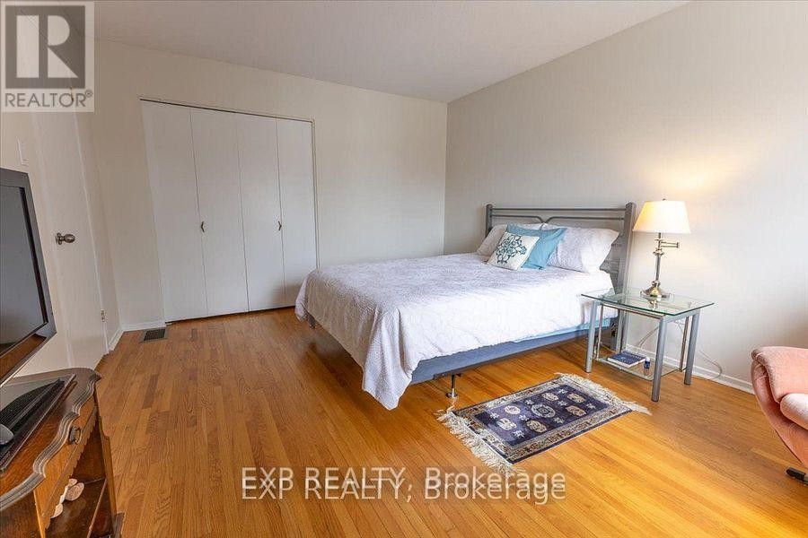 












422 KINTYRE PRIVATE

,
Ottawa,




Ontario
K2C3M7

