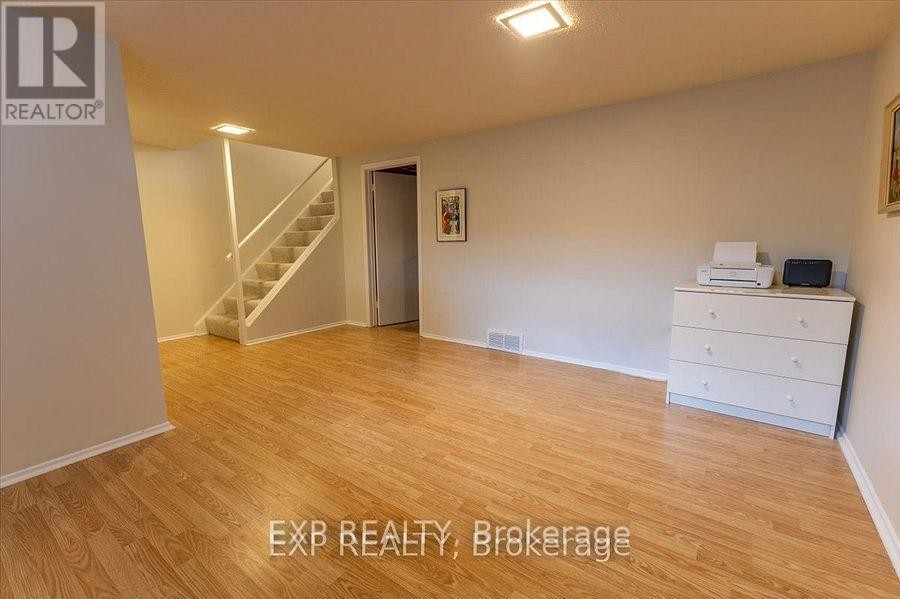 












422 KINTYRE PRIVATE

,
Ottawa,




Ontario
K2C3M7

