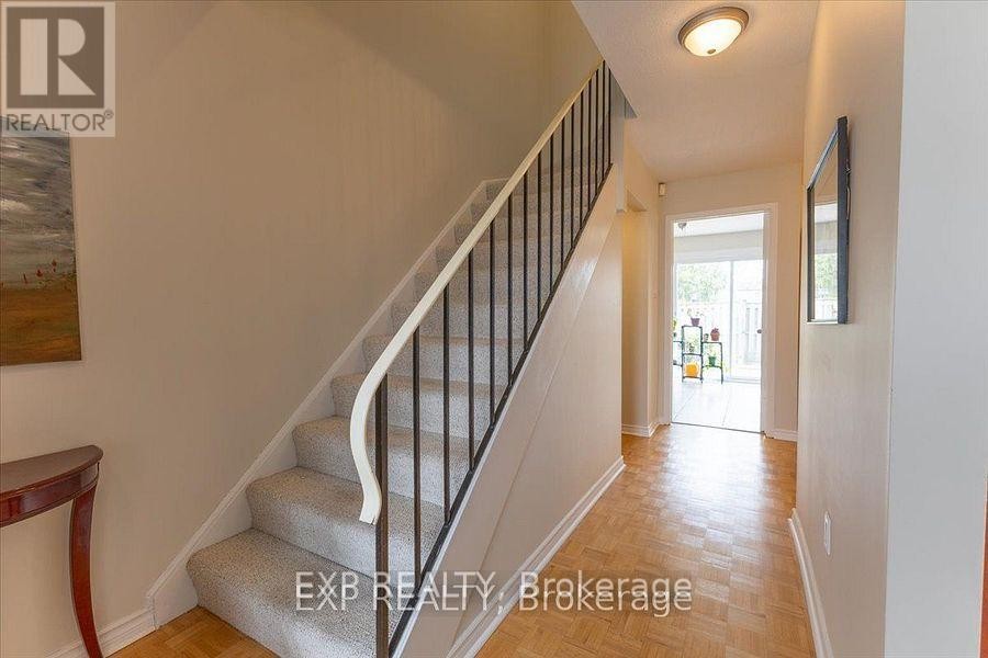 












422 KINTYRE PRIVATE

,
Ottawa,




Ontario
K2C3M7

