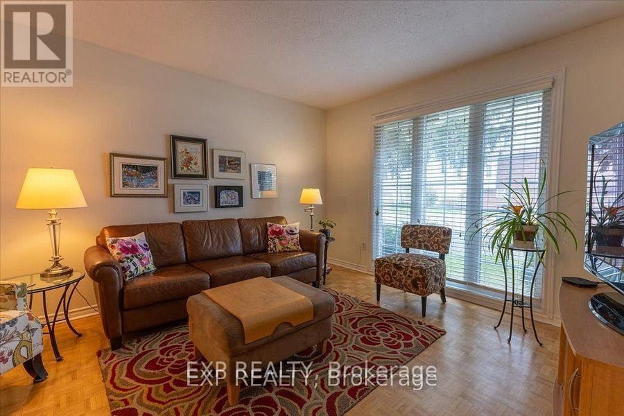 












422 KINTYRE PRIVATE

,
Ottawa,




Ontario
K2C3M7

