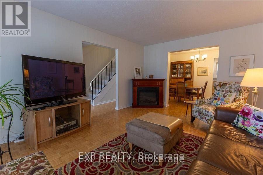 












422 KINTYRE PRIVATE

,
Ottawa,




Ontario
K2C3M7

