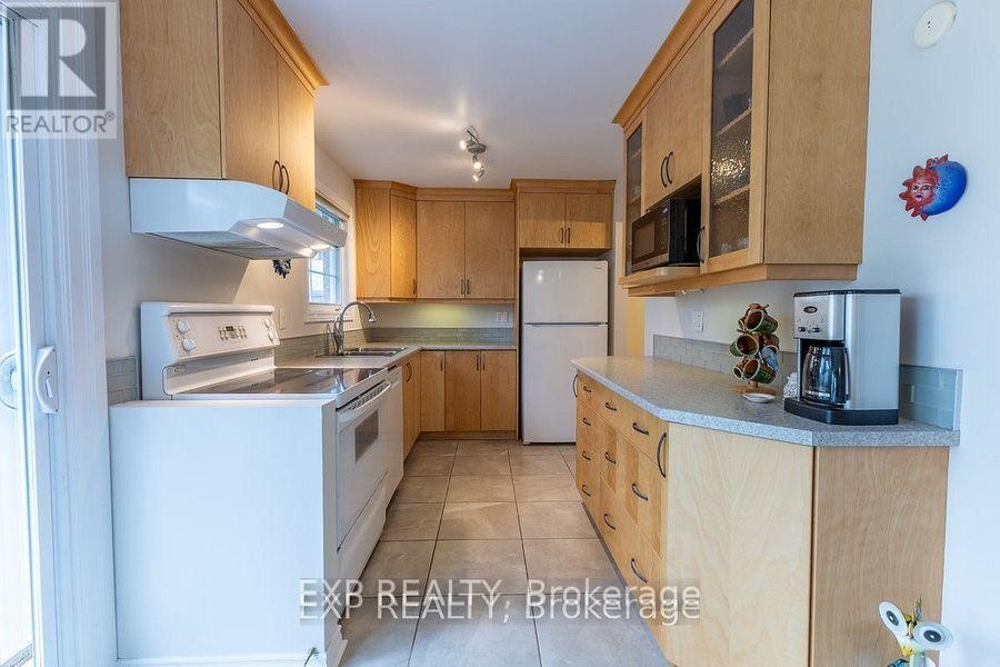 












422 KINTYRE PRIVATE

,
Ottawa,




Ontario
K2C3M7


