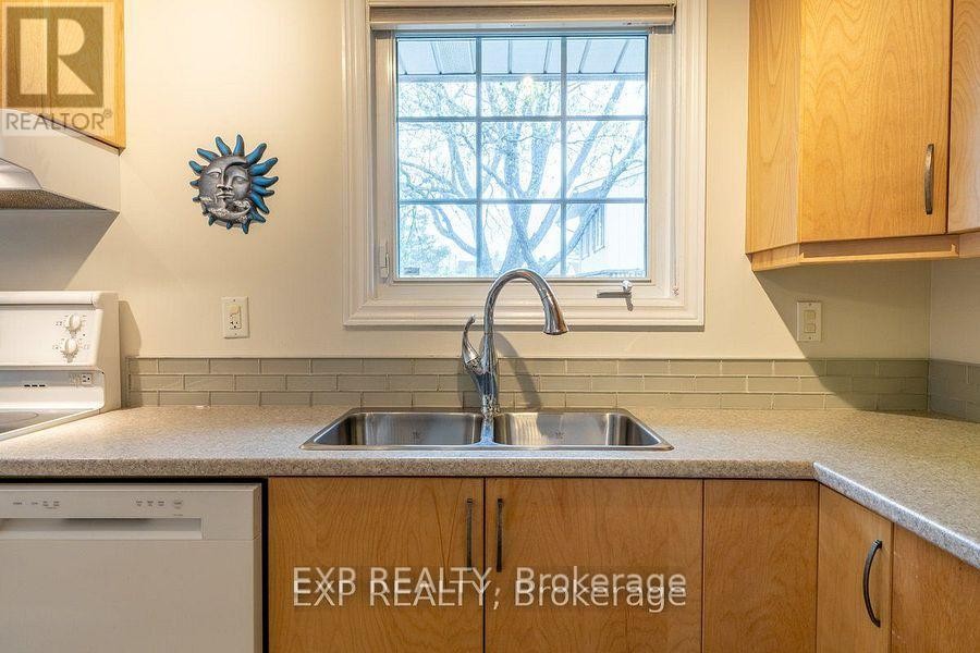 












422 KINTYRE PRIVATE

,
Ottawa,




Ontario
K2C3M7

