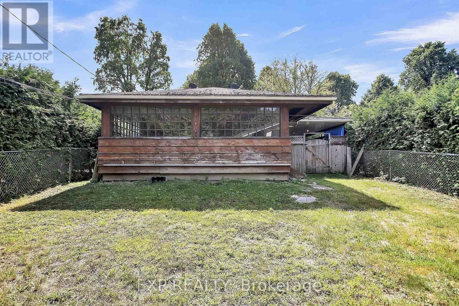 












2247 MIRAMICHI STREET

,
Ottawa,




Ontario
K2C0Z1

