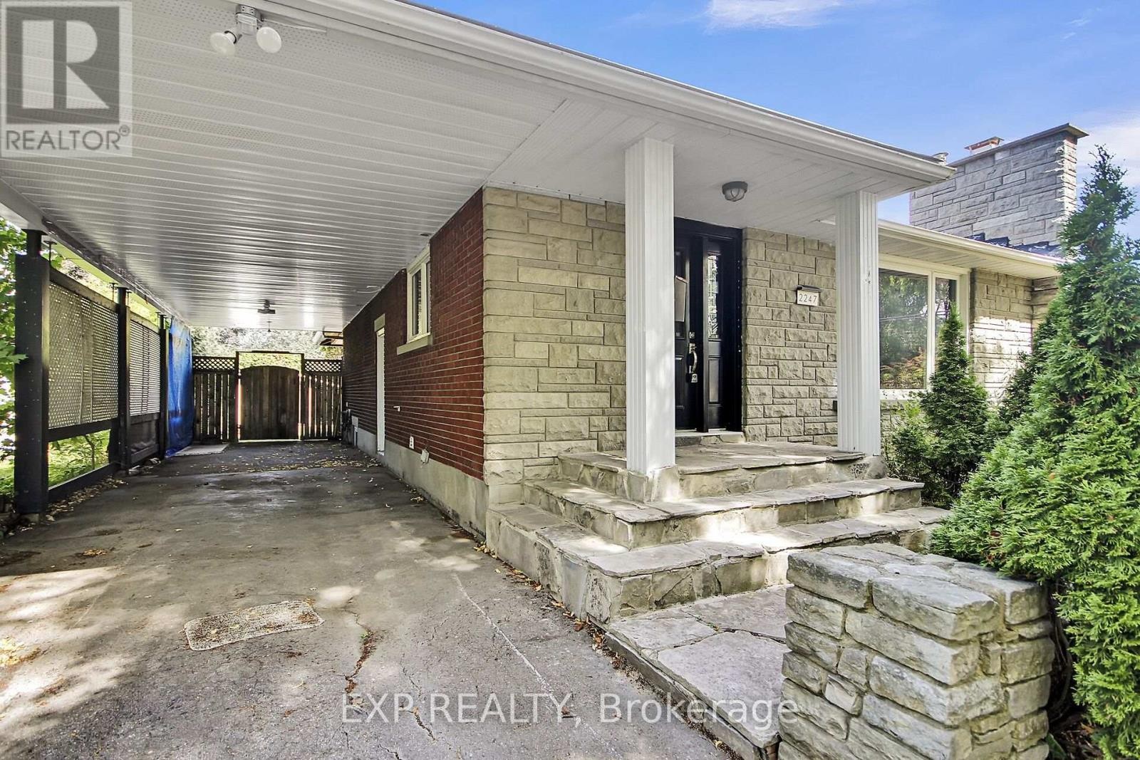 












2247 MIRAMICHI STREET

,
Ottawa,




Ontario
K2C0Z1

