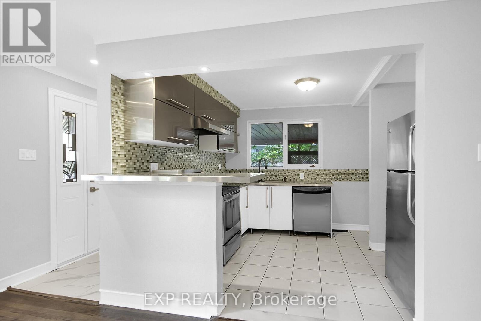 












2247 MIRAMICHI STREET

,
Ottawa,




Ontario
K2C0Z1

