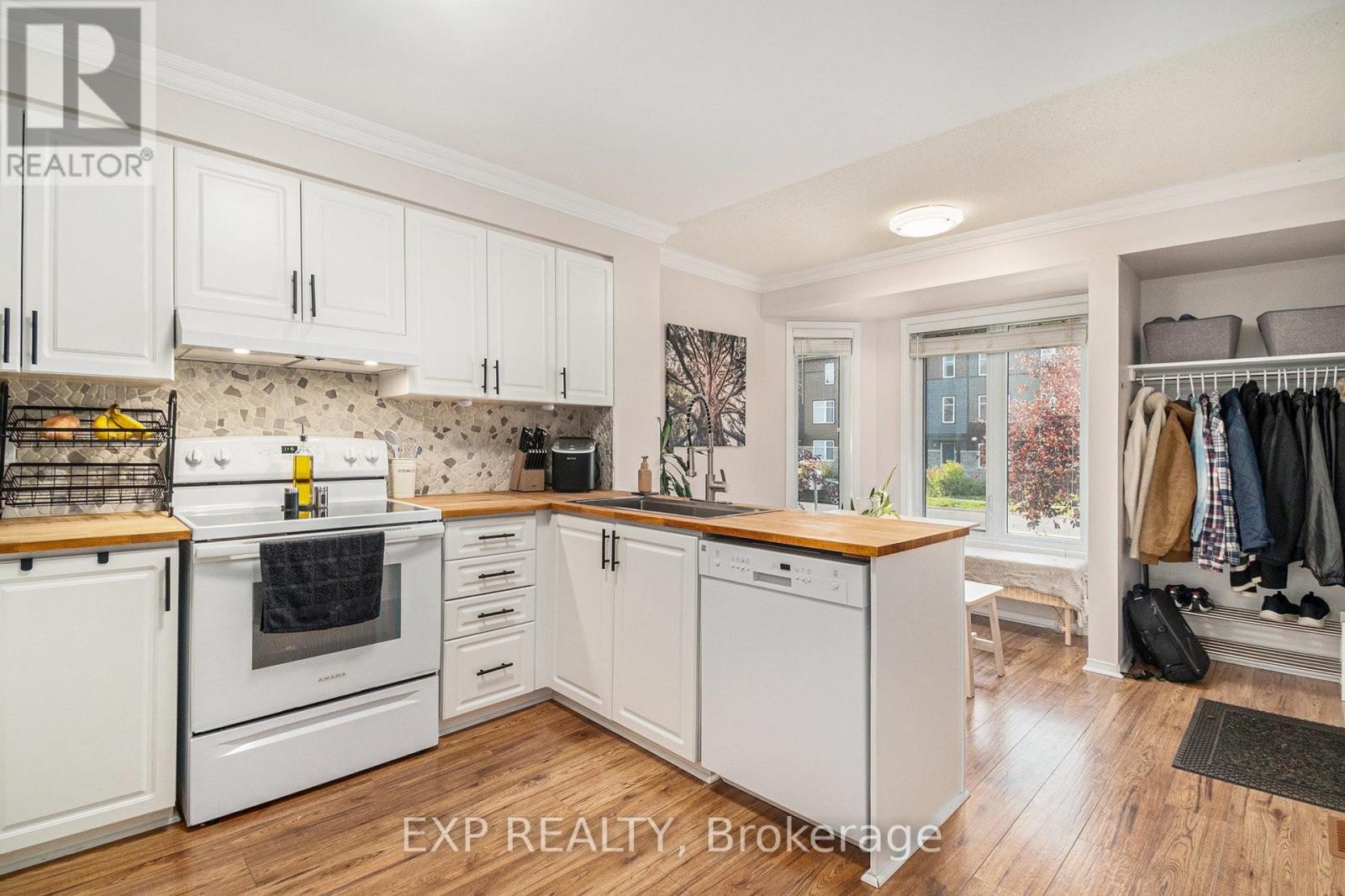 












74 LAKEPOINTE DRIVE

,
Ottawa,




Ontario
K4A5E5

