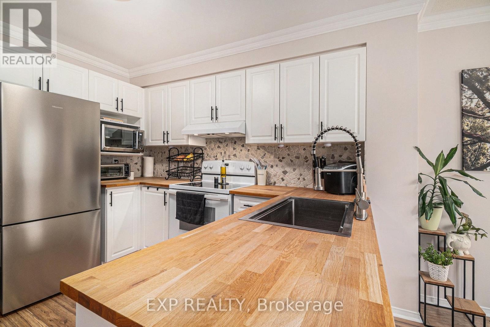 












74 LAKEPOINTE DRIVE

,
Ottawa,




Ontario
K4A5E5

