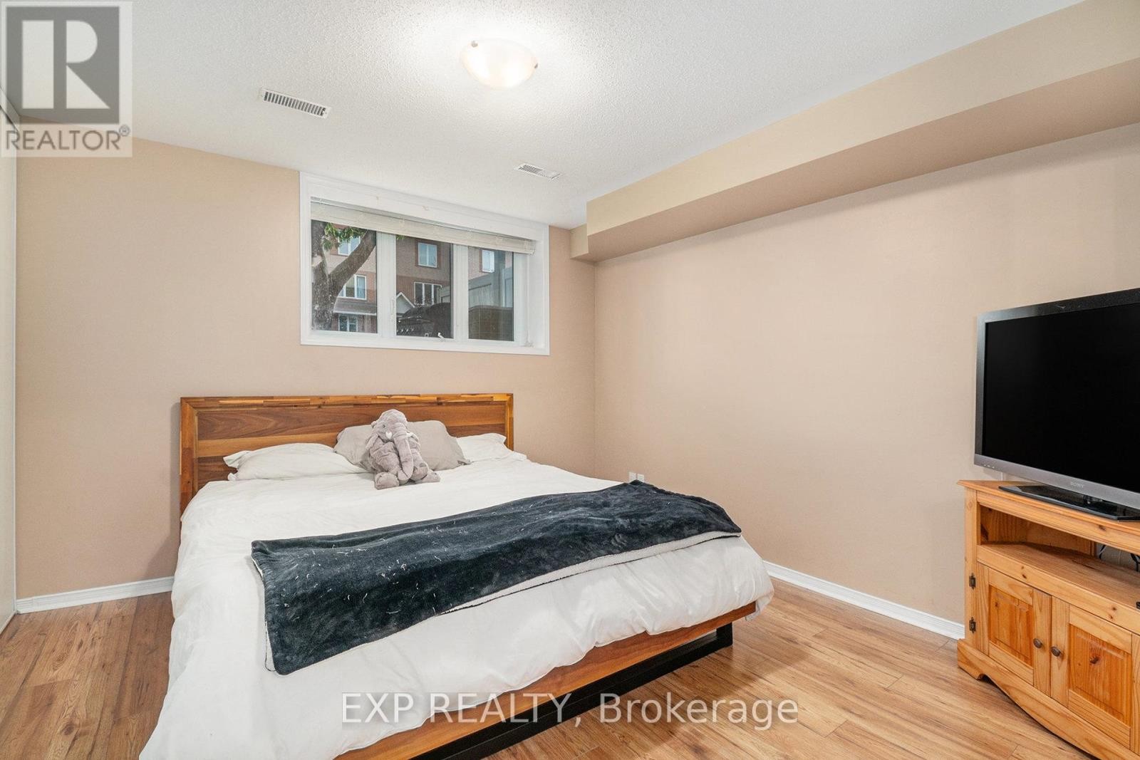 












74 LAKEPOINTE DRIVE

,
Ottawa,




Ontario
K4A5E5

