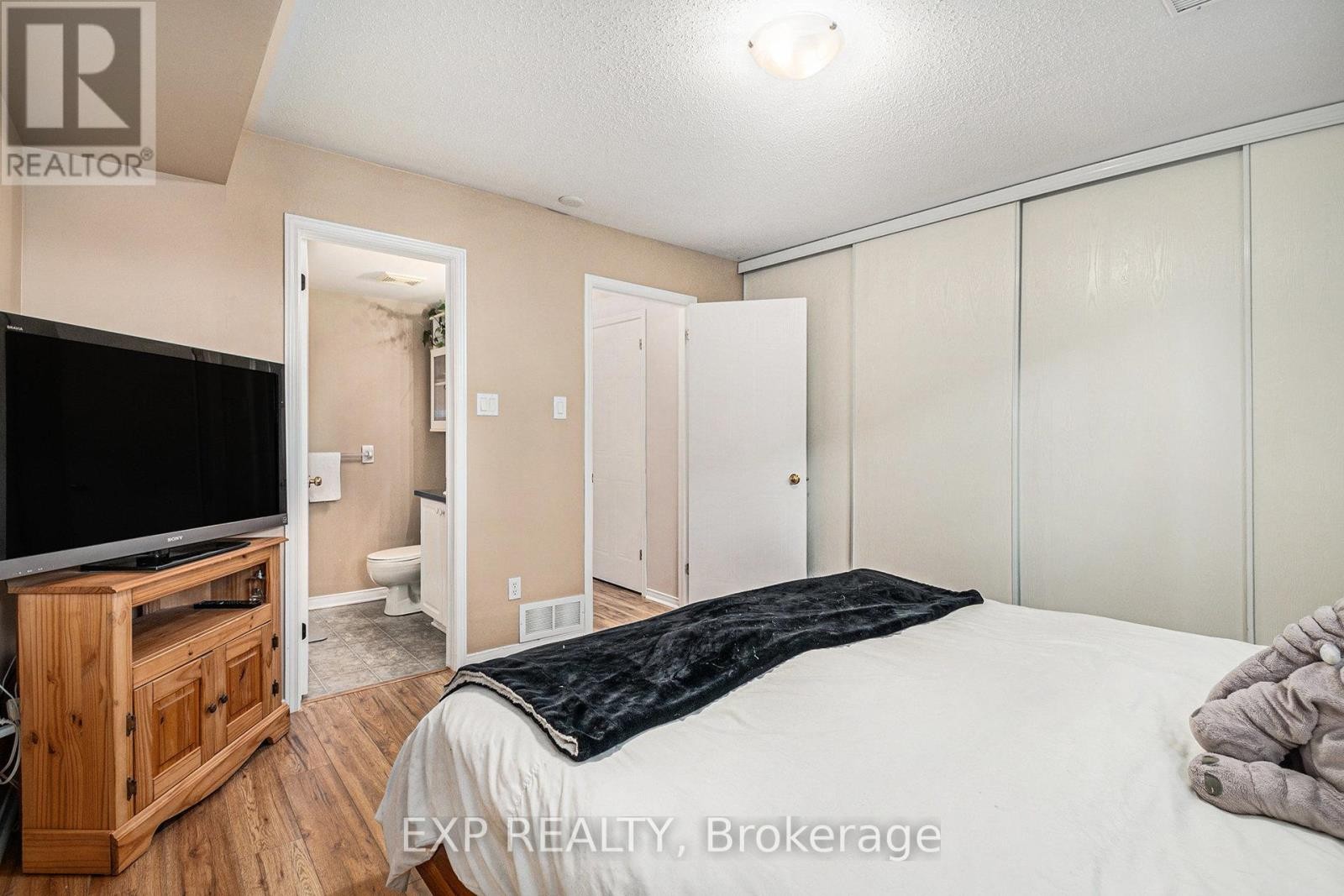 












74 LAKEPOINTE DRIVE

,
Ottawa,




Ontario
K4A5E5

