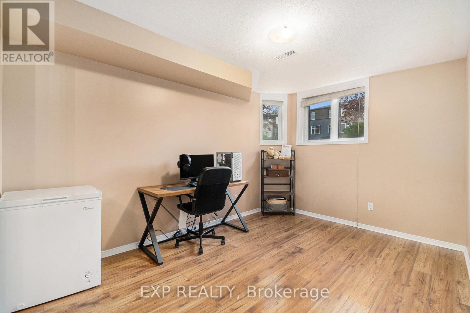 












74 LAKEPOINTE DRIVE

,
Ottawa,




Ontario
K4A5E5

