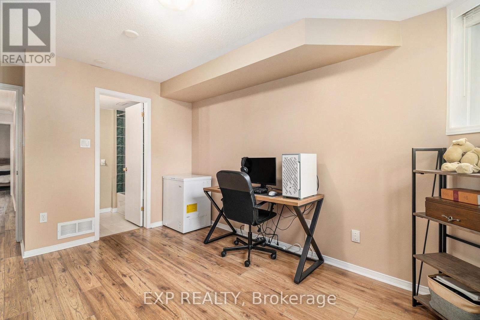 












74 LAKEPOINTE DRIVE

,
Ottawa,




Ontario
K4A5E5

