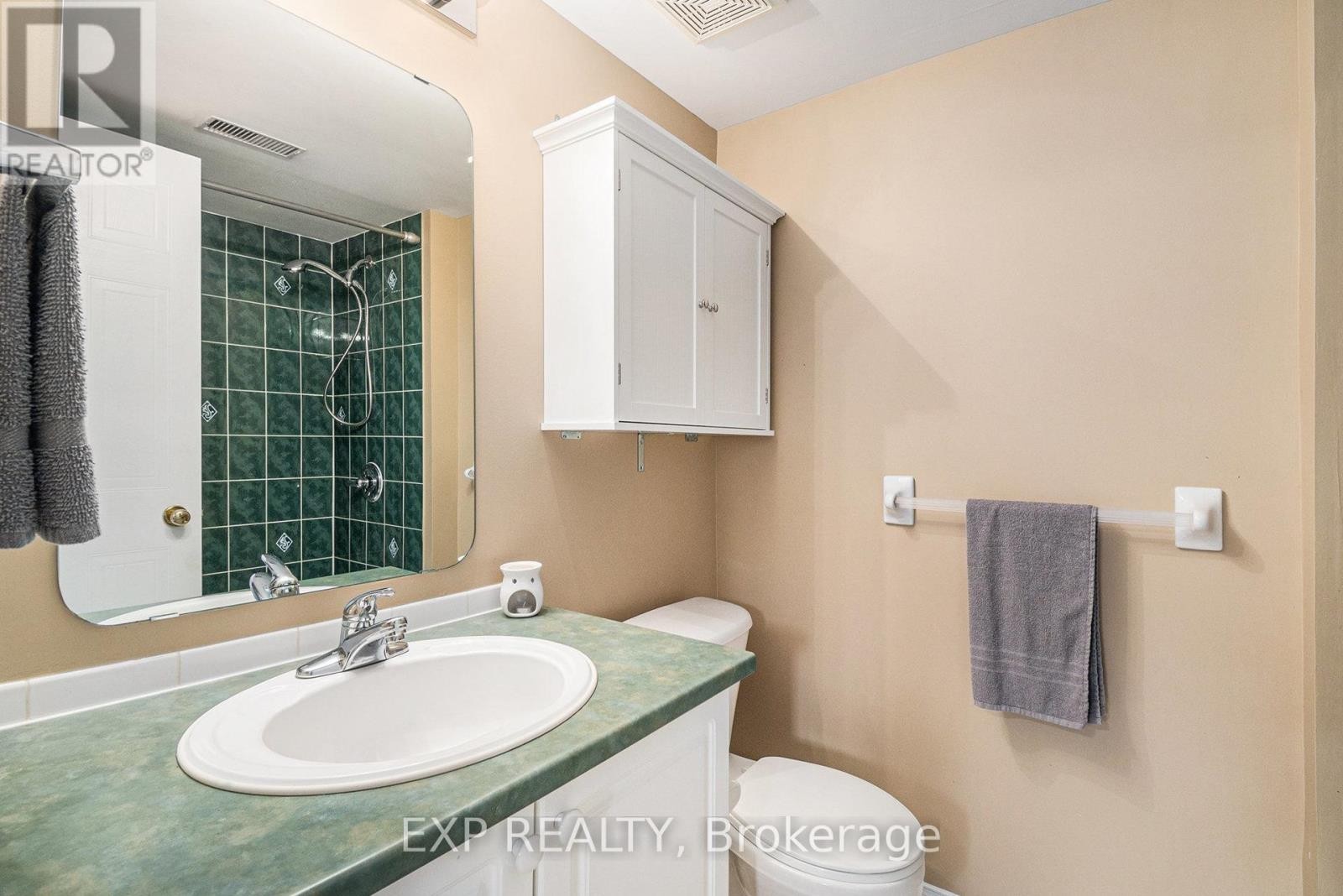 












74 LAKEPOINTE DRIVE

,
Ottawa,




Ontario
K4A5E5

