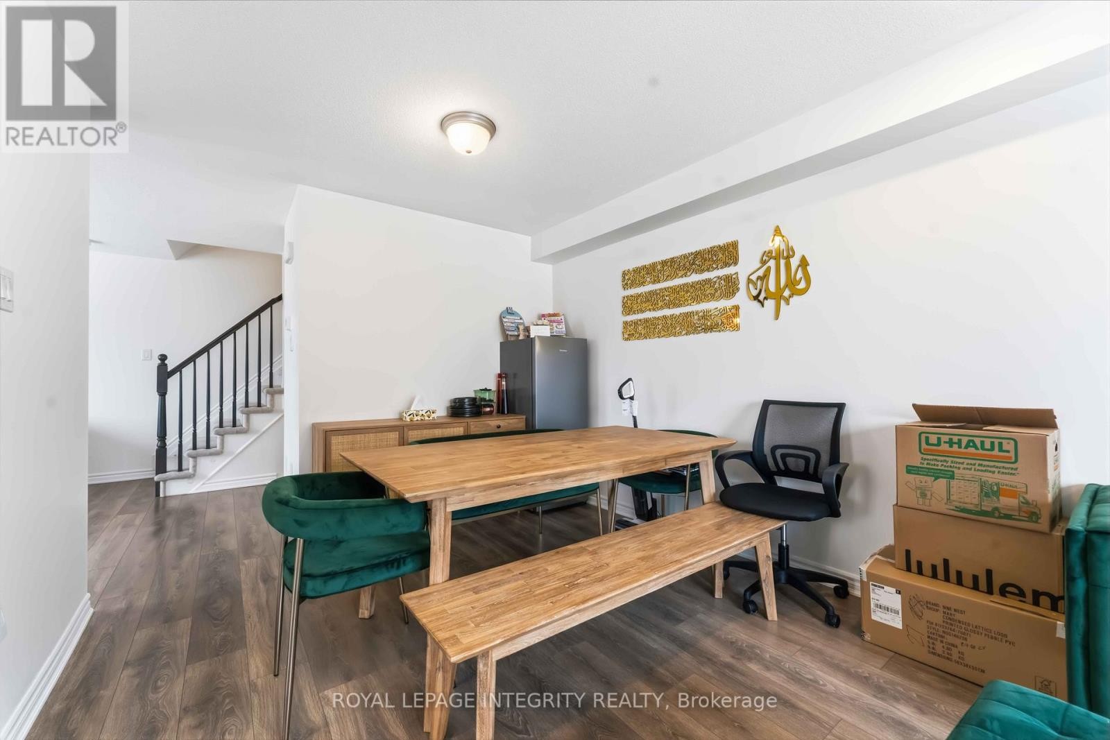 












425 GERARDIA LANE

,
Ottawa,




Ontario
K4A3T9

