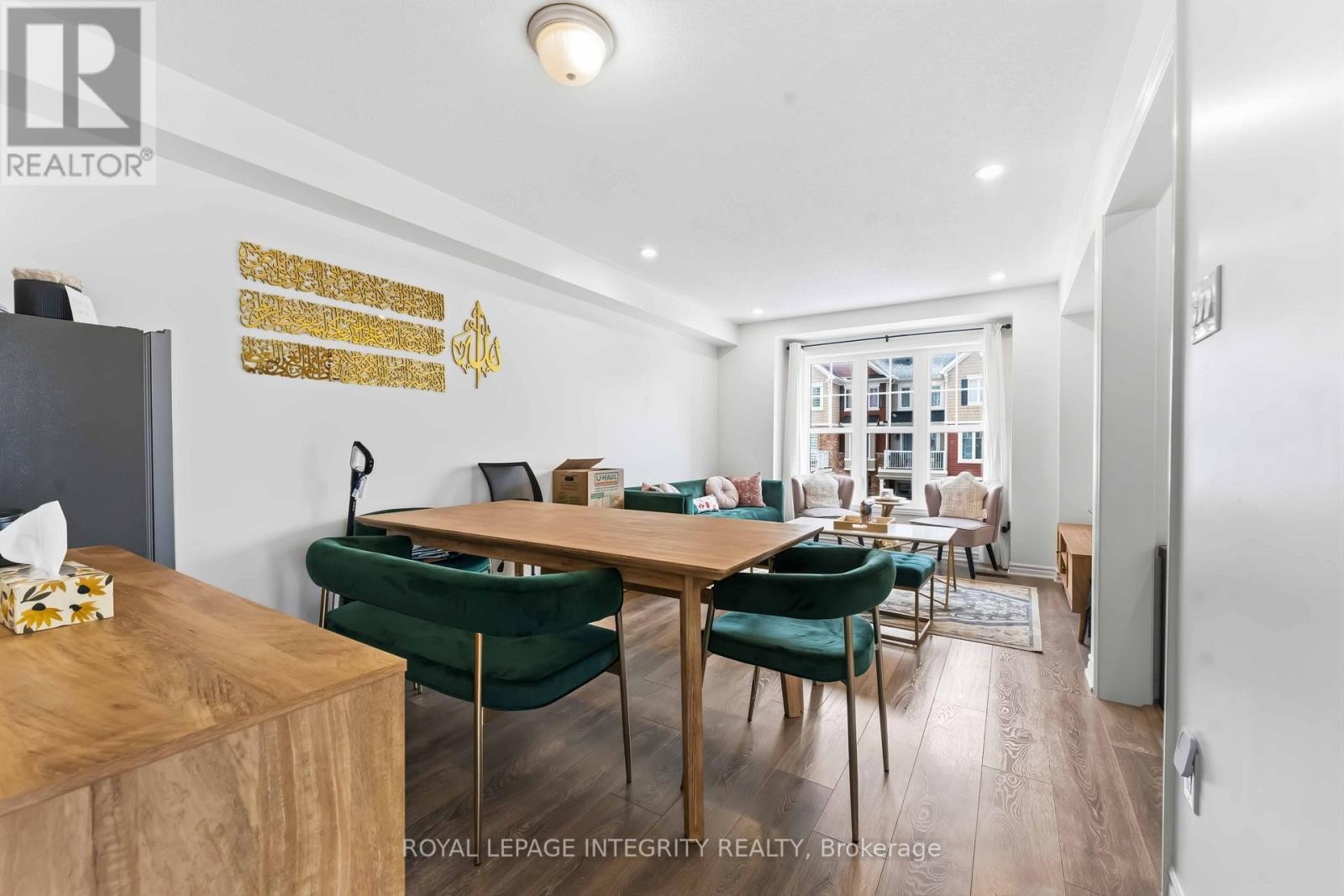 












425 GERARDIA LANE

,
Ottawa,




Ontario
K4A3T9

