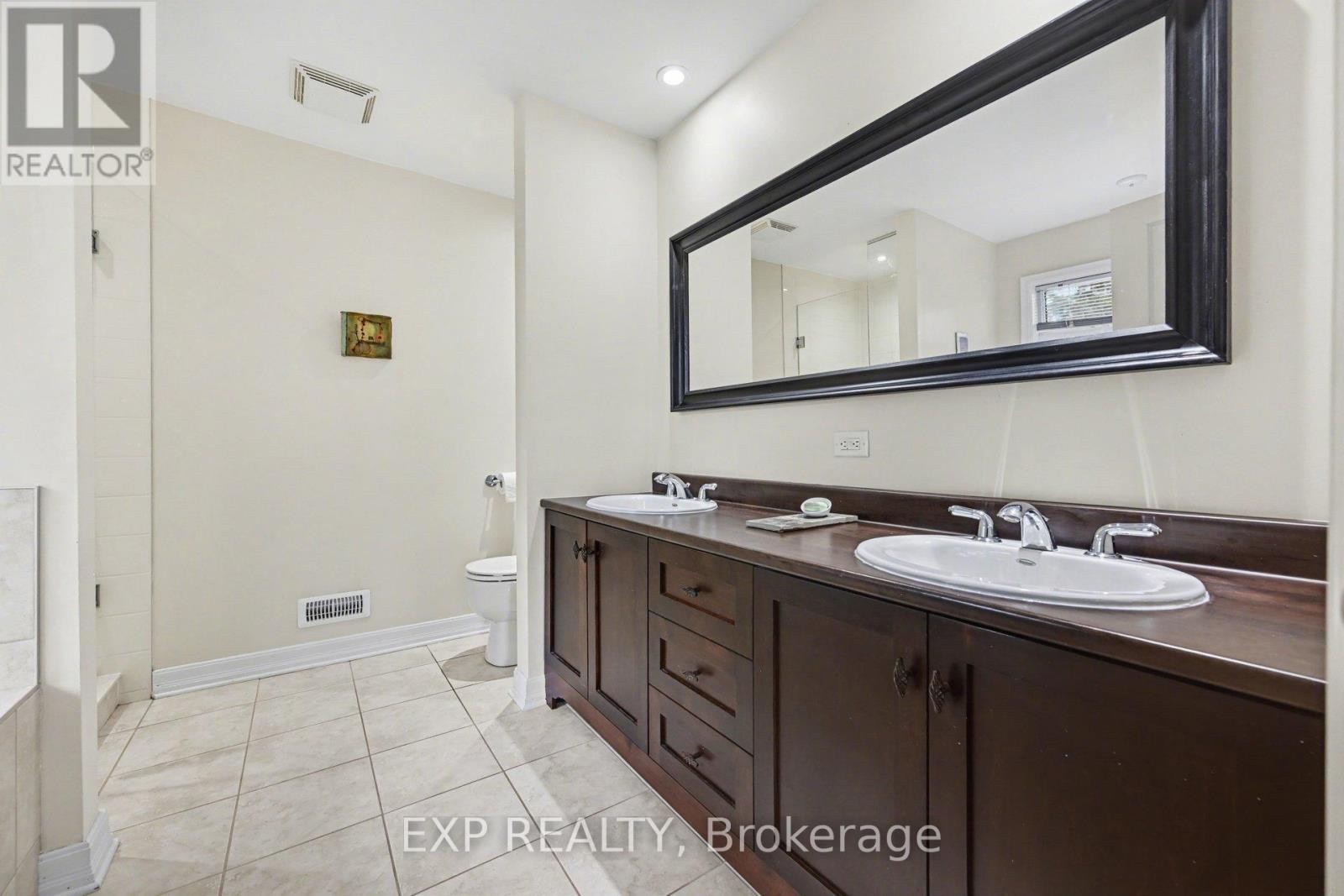 












51 CALLAGHAN PRIVATE

,
Ottawa,




Ontario
K2K0A6

