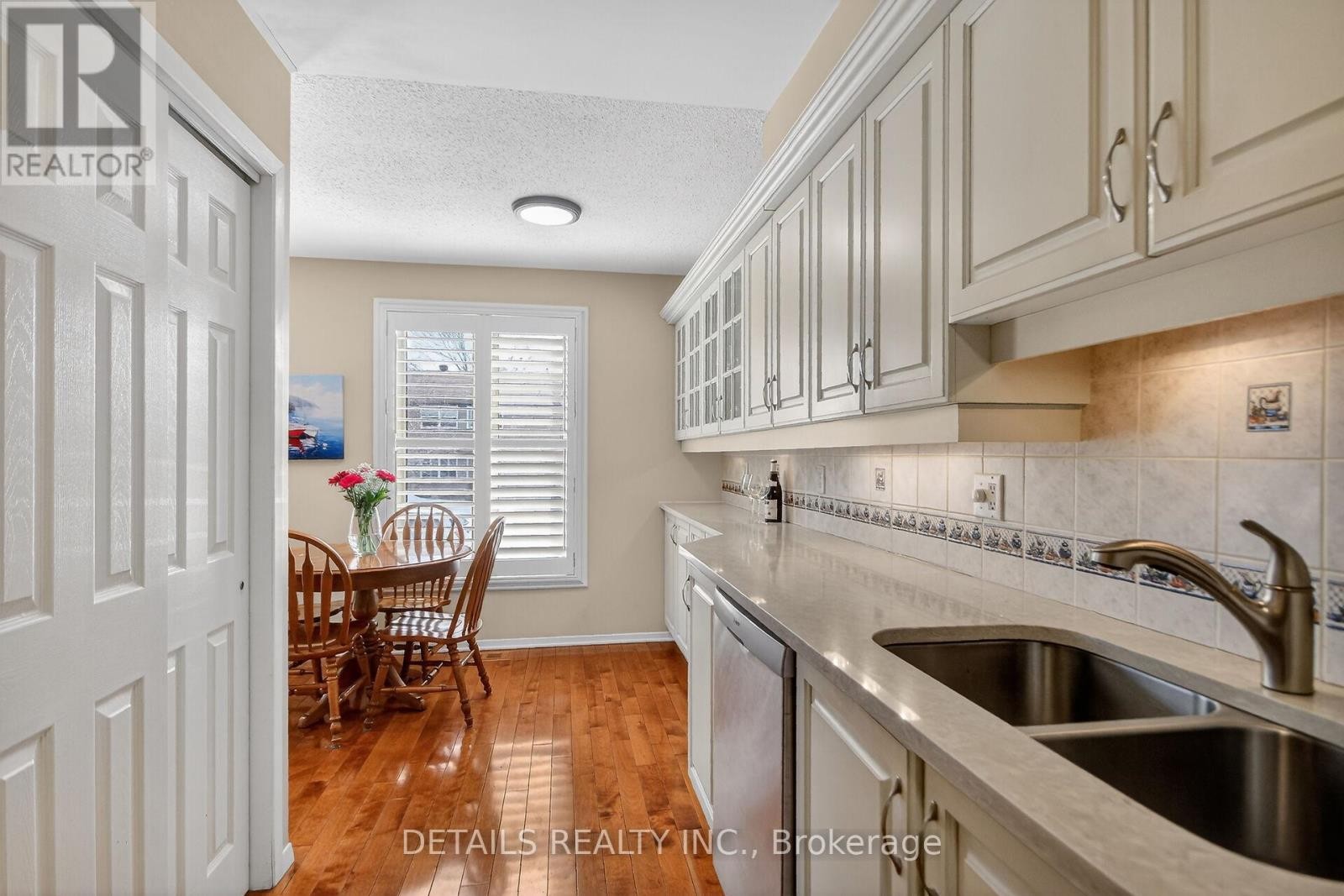 












37 GILLESPIE CRESCENT N

,
Ottawa,




Ontario
K1V0C1

