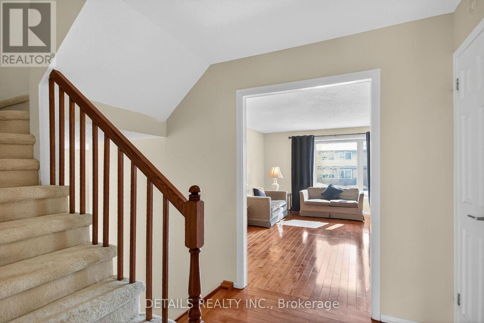 












37 GILLESPIE CRESCENT N

,
Ottawa,




Ontario
K1V0C1

