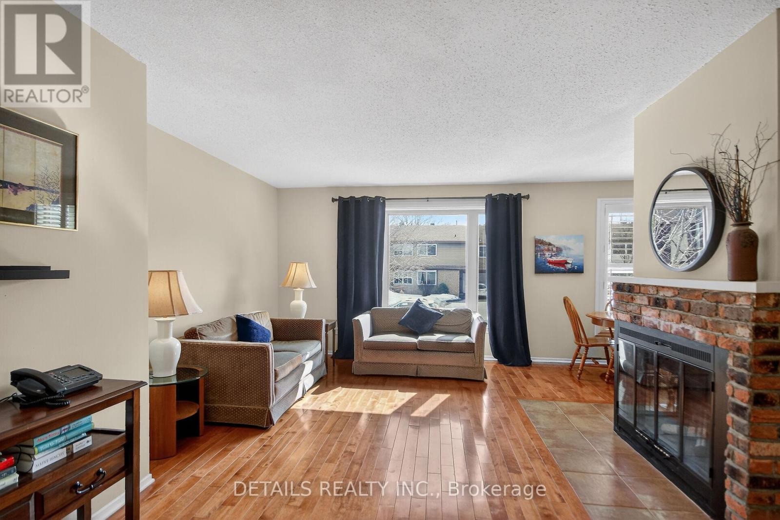 












37 GILLESPIE CRESCENT N

,
Ottawa,




Ontario
K1V0C1

