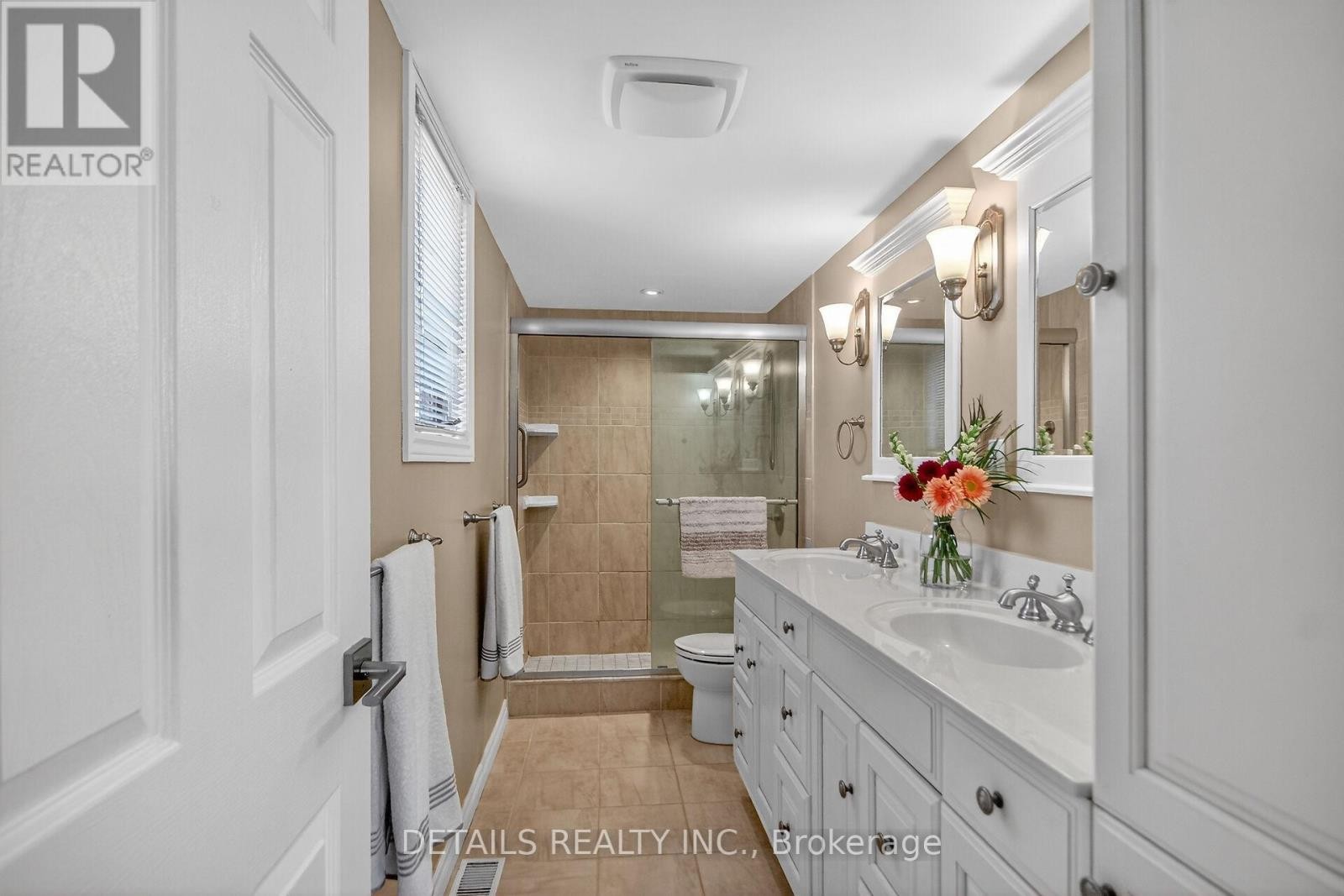 












37 GILLESPIE CRESCENT N

,
Ottawa,




Ontario
K1V0C1

