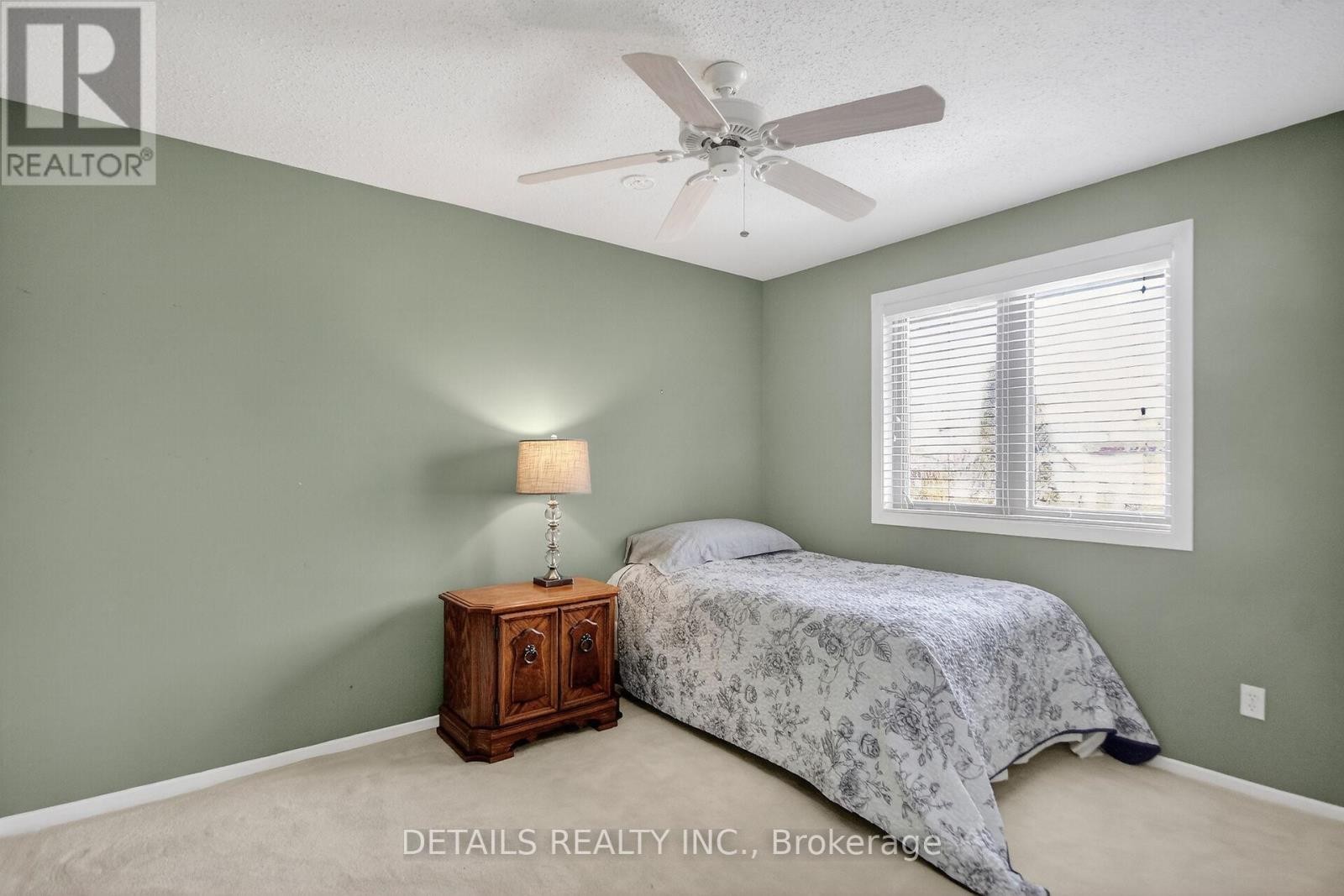 












37 GILLESPIE CRESCENT N

,
Ottawa,




Ontario
K1V0C1

