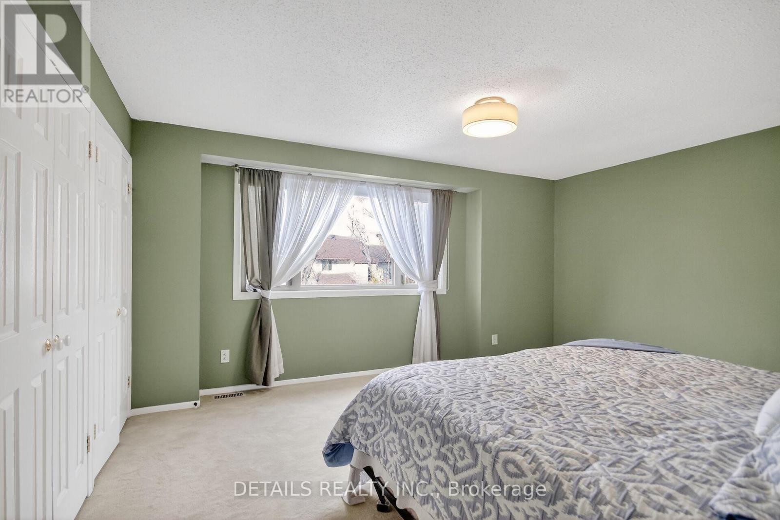 












37 GILLESPIE CRESCENT N

,
Ottawa,




Ontario
K1V0C1

