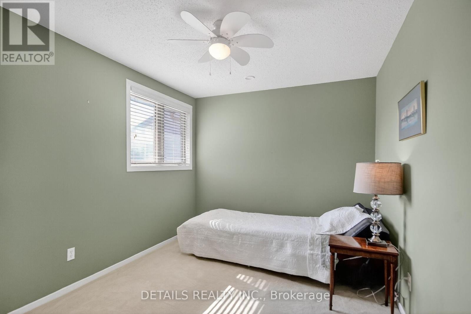 












37 GILLESPIE CRESCENT N

,
Ottawa,




Ontario
K1V0C1

