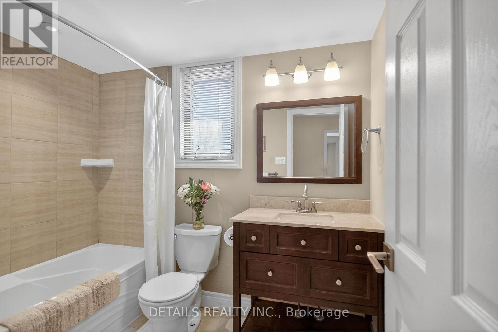 












37 GILLESPIE CRESCENT N

,
Ottawa,




Ontario
K1V0C1

