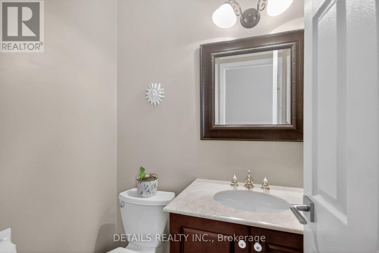 












37 GILLESPIE CRESCENT N

,
Ottawa,




Ontario
K1V0C1

