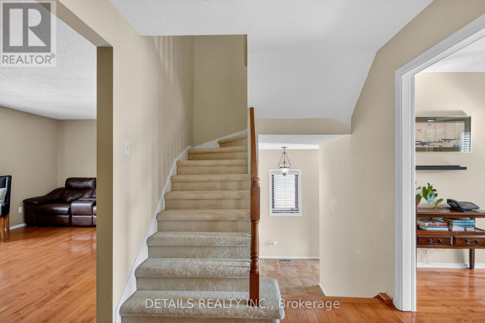 












37 GILLESPIE CRESCENT N

,
Ottawa,




Ontario
K1V0C1

